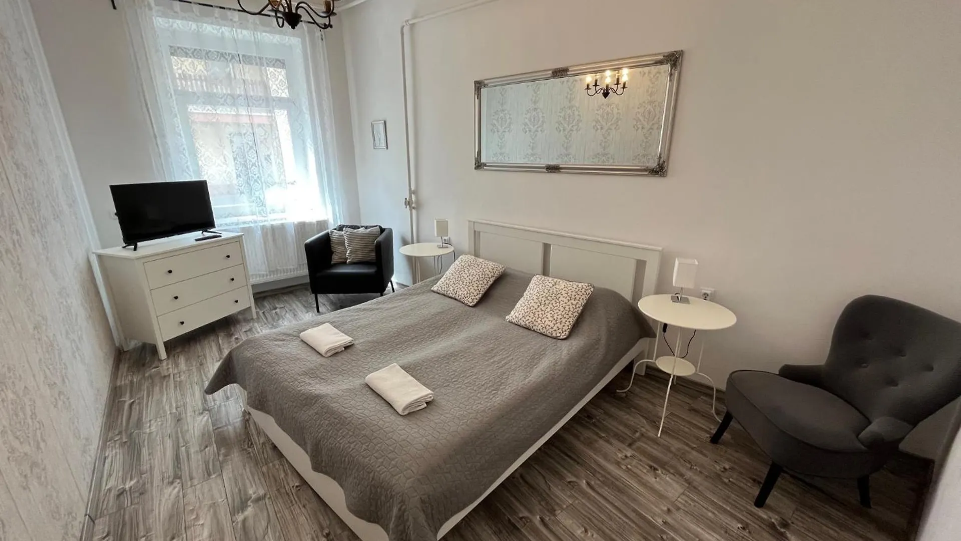 Pacsirta Apartmanhaz Eger