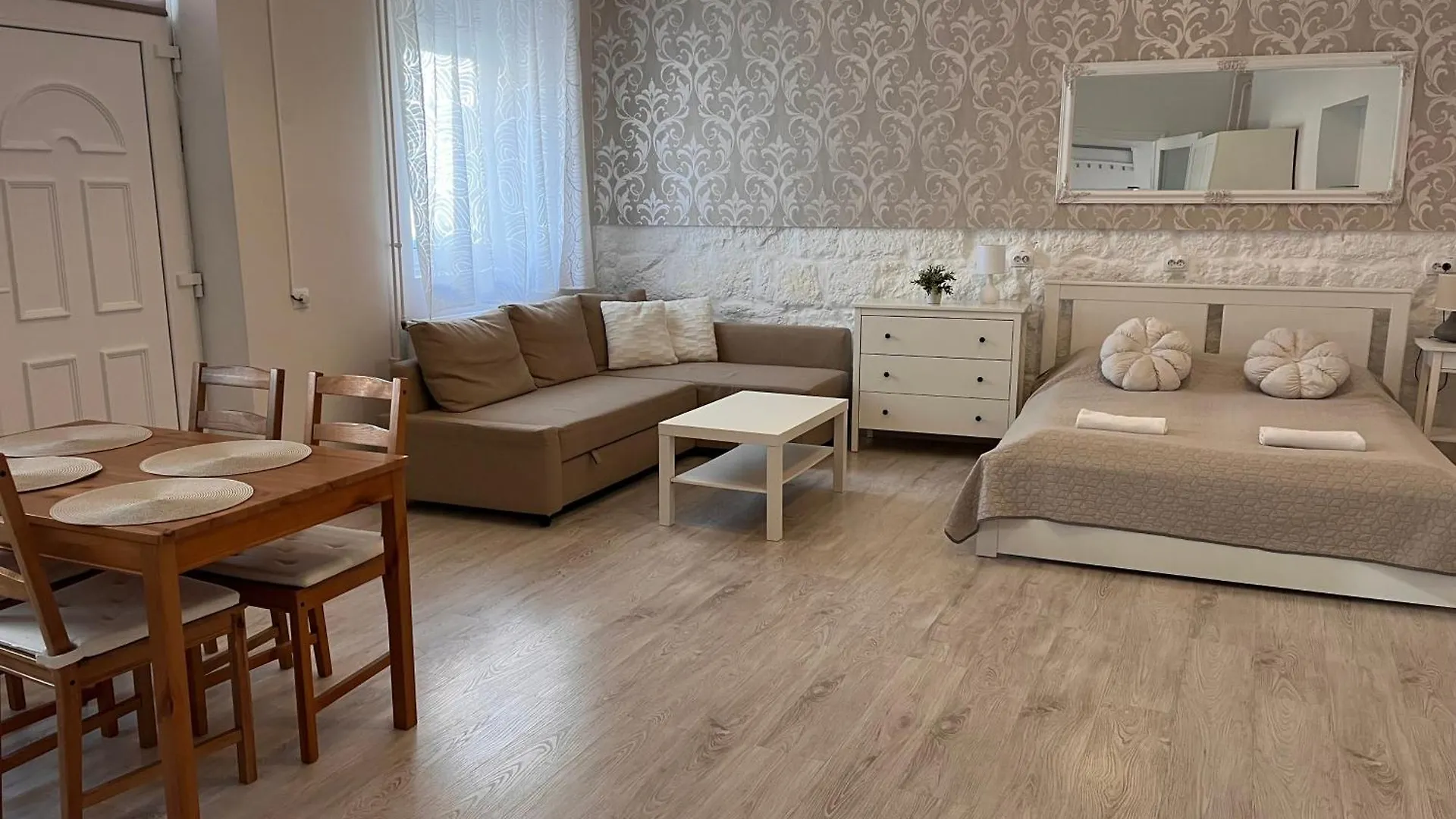 Apartment Pacsirta Apartmanhaz Eger Hungary