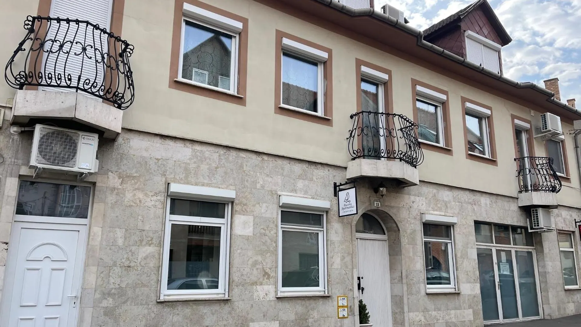 Pacsirta Apartmanhaz Eger