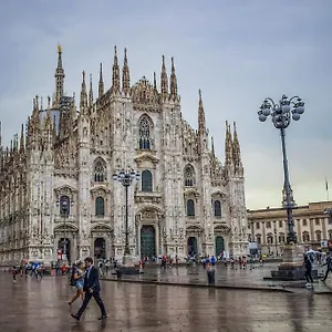 Moscova-duomo Loft Wifi, Netflix & Design , Milan Italy